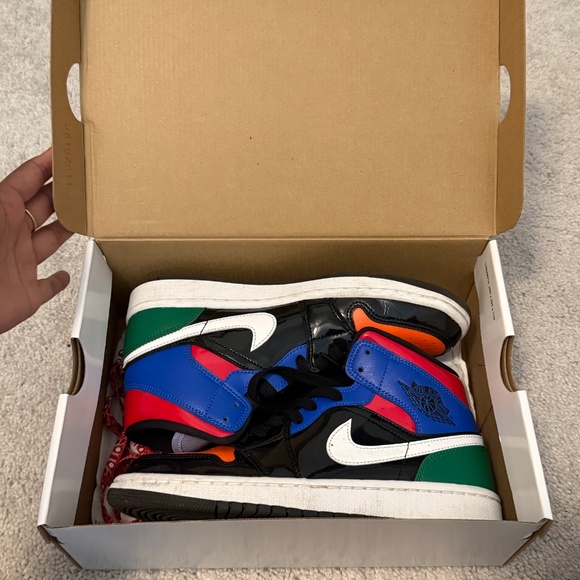 Women’s Air Jordan 1 Mid SE - Picture 3 of 10